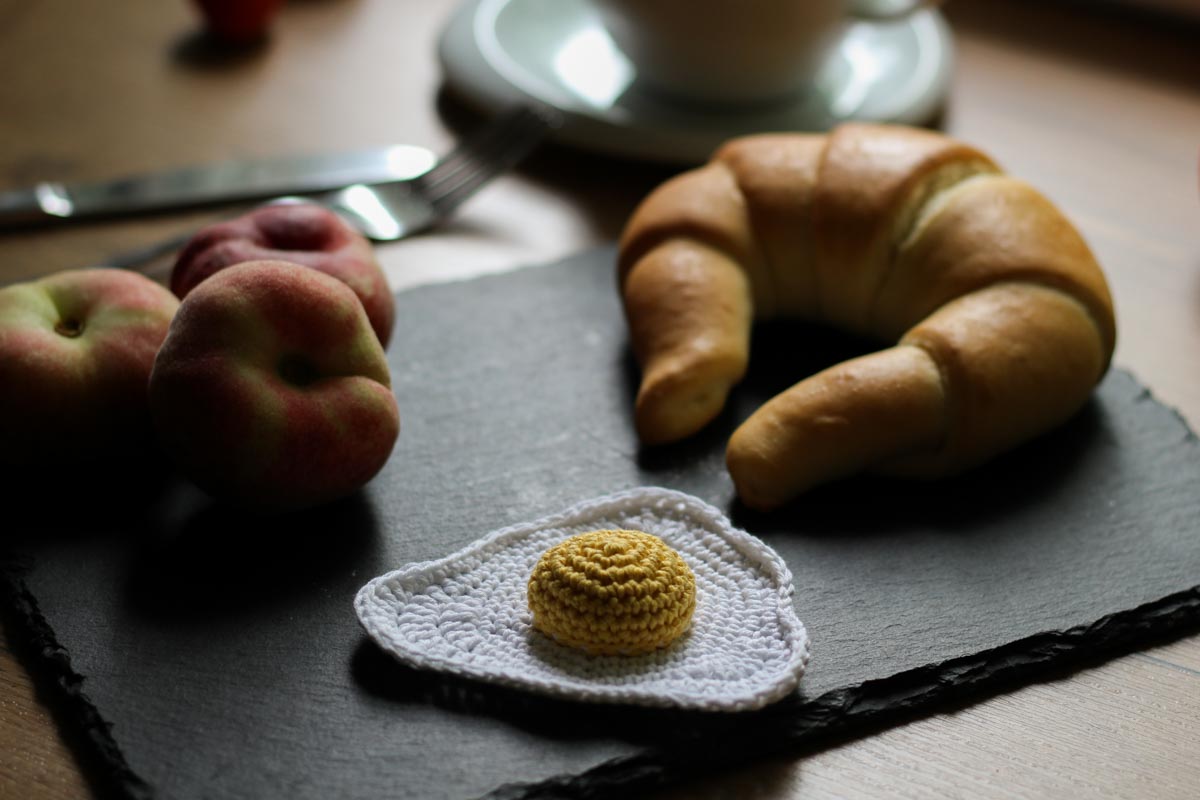 Fried egg - free crochet pattern by Many Evenings